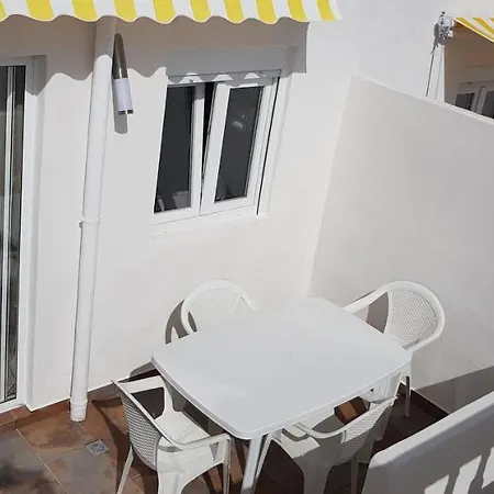 Semesterbostad Casa Roja - Kleine Ferienanlage Mit Salzwasser Pool Im Zentrum Tias - Fiesta Prohibidos Tías