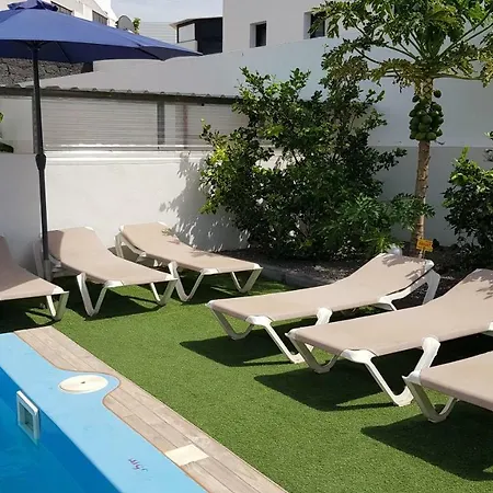 Nyaraló Casa Roja - Kleine Ferienanlage Mit Salzwasser Pool Im Zentrum Tias - Fiesta Prohibidos *